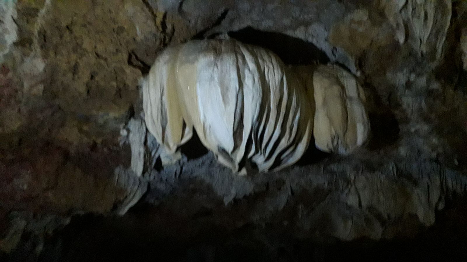 Thien Ha caves111